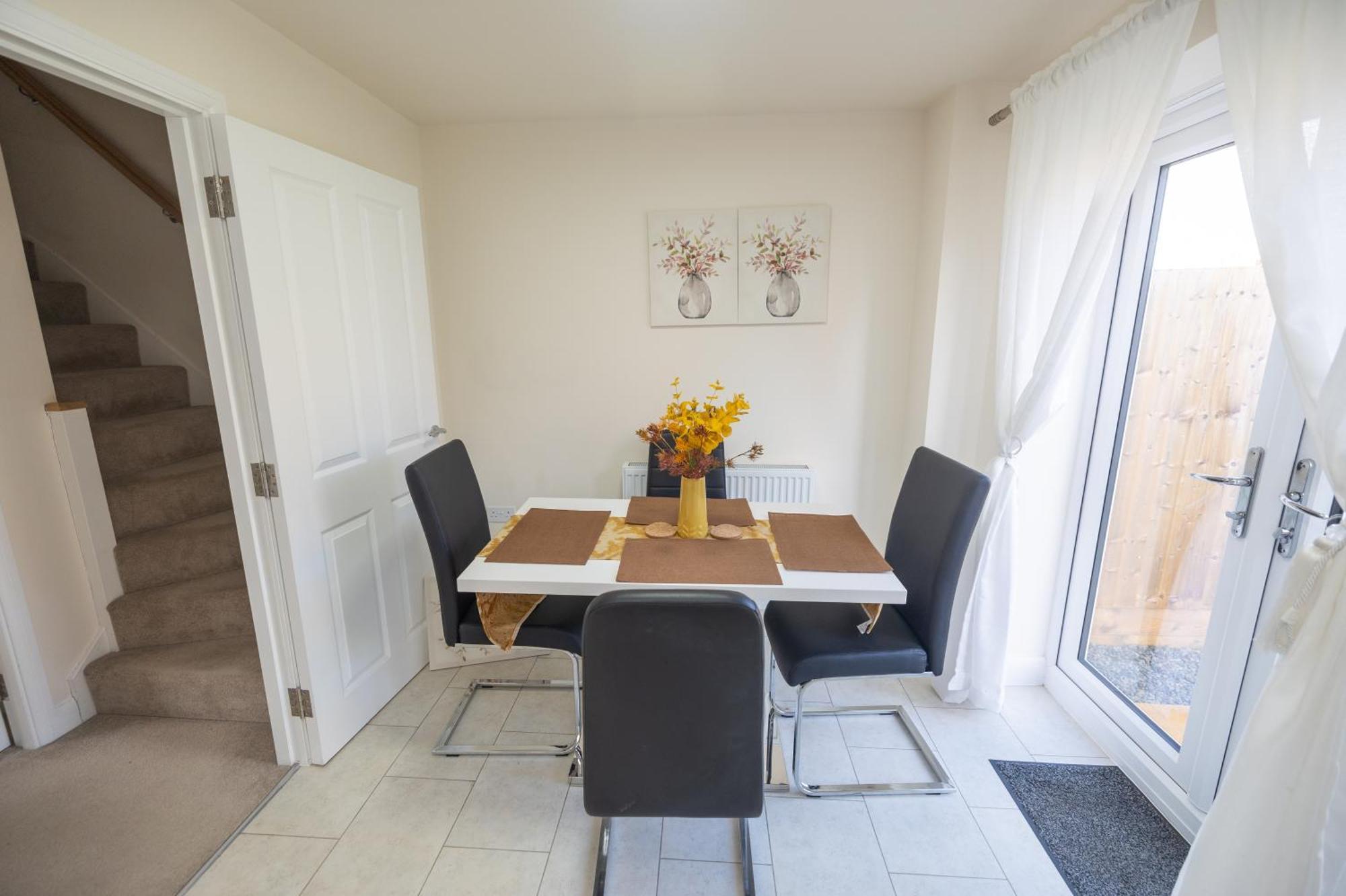 Home In Hugglescote - Long Stays Coalville Buitenkant foto